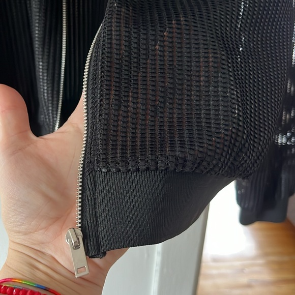 Zara see trou lights jackets black color - Picture 9 of 9